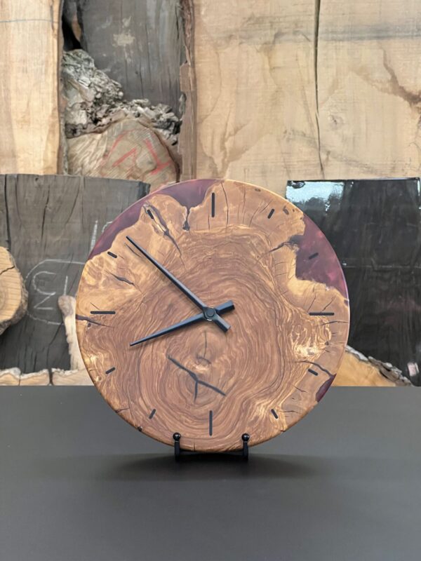 Orologi in Ulivo e Resina Epossidica