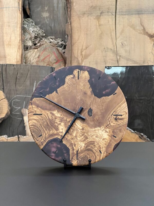 Orologi in Ulivo e Resina Epossidica
